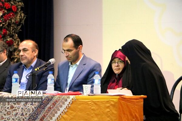 کارگاه تخصصی روسا و کارشناسان ادارات مراقبت در برابر آسیب‌های اجتماعی سراسر کشور در بوشهر