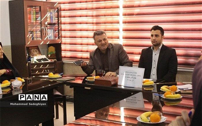 دیدار حنیف نیا با شورای آموزگاران دبستان دخترانه شاهد کوثر منطقه 19