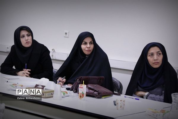 جلسه هم‌اندیشی ارزیابان پایگاه های تغذیه سالم مدارس شهر تهران