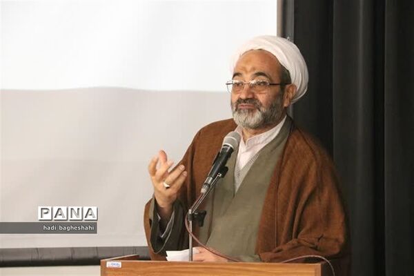 نشست مشترک معاون وزیر با معلمان دریزد