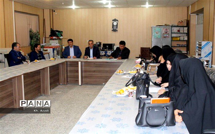 برگزاری مجمع تخصصی گروه های آموزشی متوسطه اول و دوم بافق