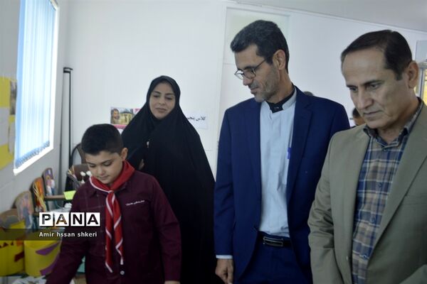 افتتاح نمایشگاه دست ساخته‌های دانش‌آموزان دبستان شهید ماهینی  بوشهر
