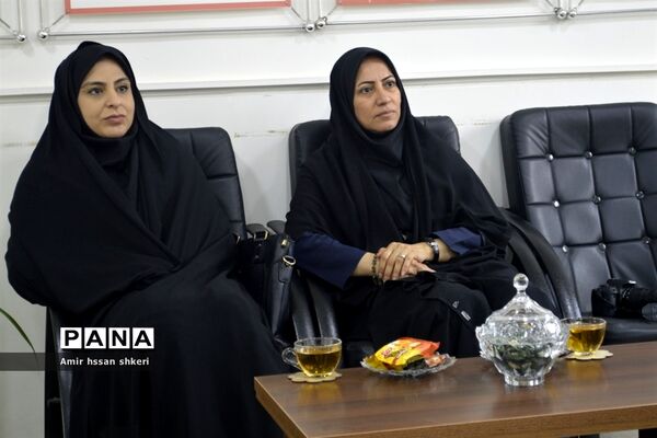 افتتاح نمایشگاه دست ساخته‌های دانش‌آموزان دبستان شهید ماهینی  بوشهر