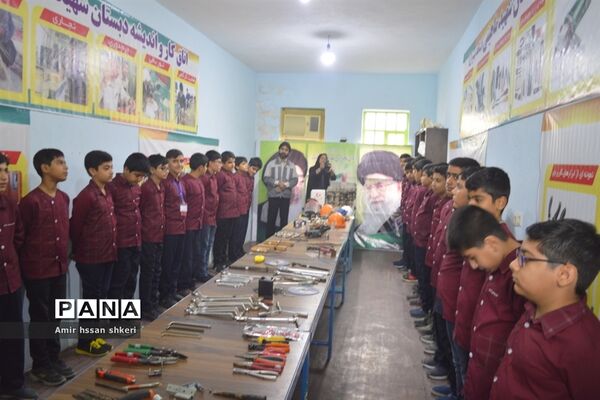 بازدید مسئولان آموزش و پرورش از دبستان شهید ماهینی بوشهر