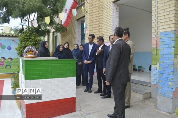 بازدید مسئولان آموزش و پرورش از دبستان شهید ماهینی بوشهر