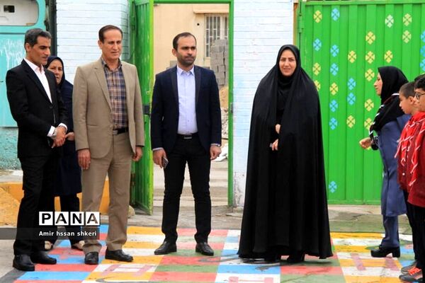 بازدید مسئولان آموزش و پرورش از دبستان شهید ماهینی بوشهر