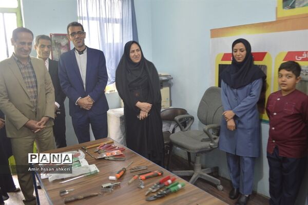بازدید مسئولان آموزش و پرورش از دبستان شهید ماهینی بوشهر