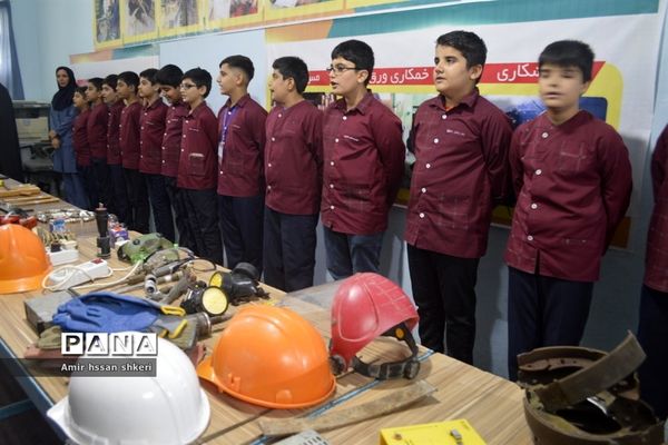 بازدید مسئولان آموزش و پرورش از دبستان شهید ماهینی بوشهر