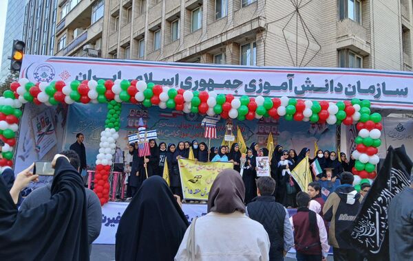 قاب‌هایی از خروش نسل بیدار