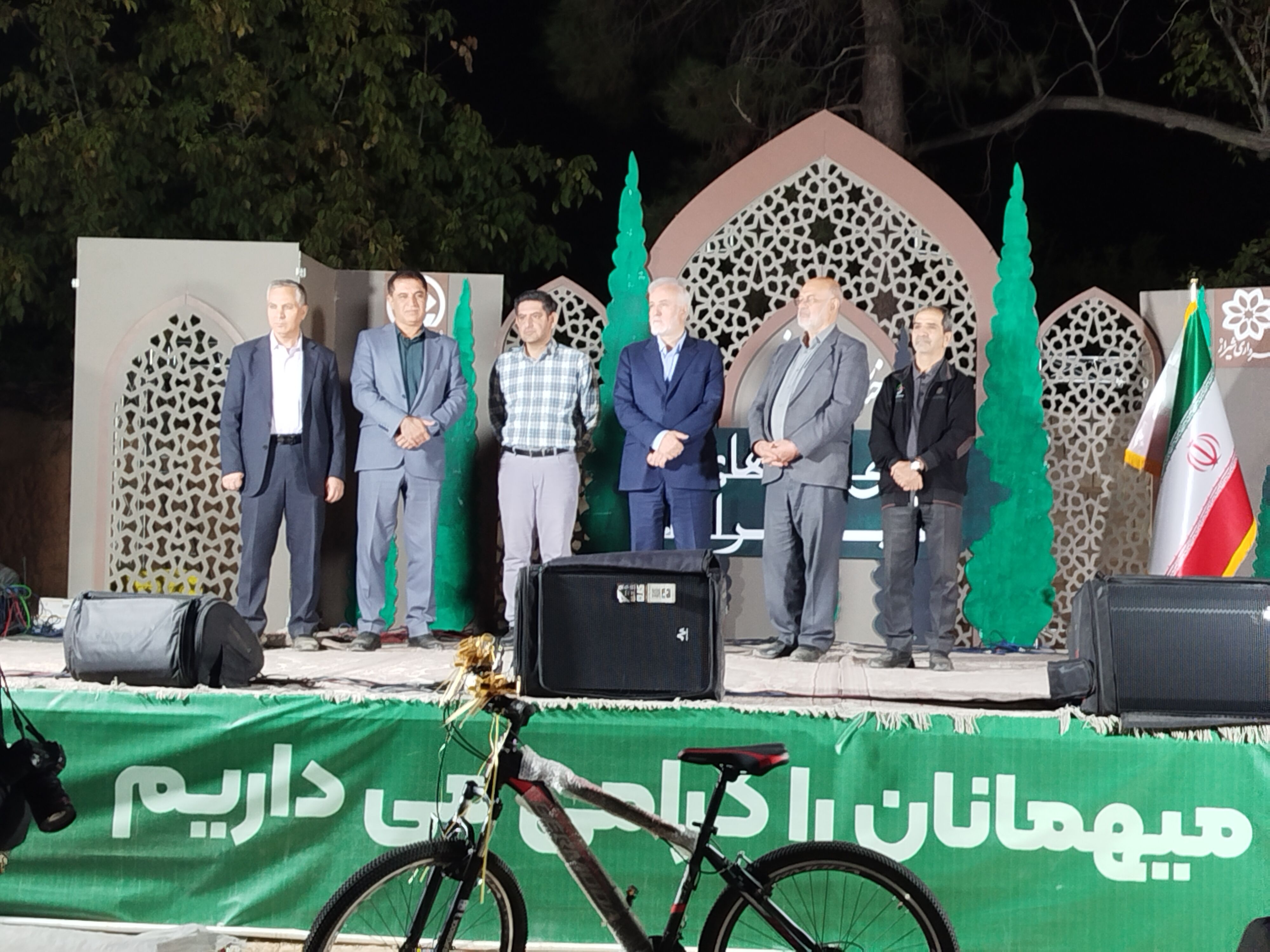 باغات قصردشت کانون اصلی گردشگری شیراز می‌شود