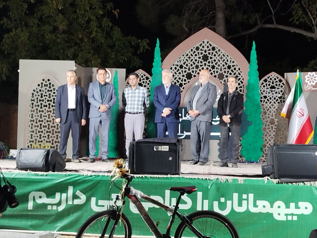 باغات قصردشت کانون اصلی گردشگری شیراز می‌شود
