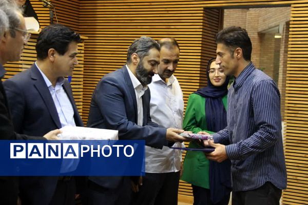 نشست ادبی «عصر دلنشین» در کرمانشاه