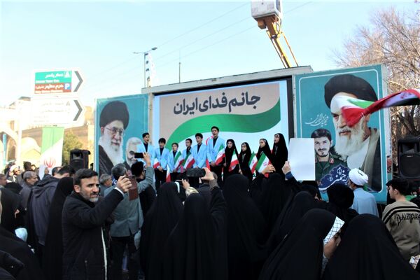 جلوه‌های حضور نوجوانان در راهپیمایی 22 دی مردم قم