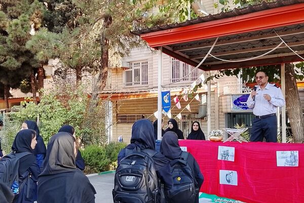 برگزاری مراسم روز آتش نشان در دبیرستان حضرت زینب(س) ناحیه یک شهرری