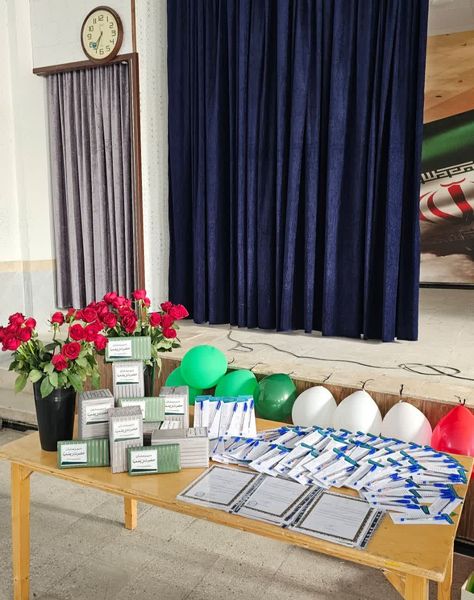جشن مهر و مقاومت در دبیرستان حضرت زینب(س) ابرکوه برگزار شد