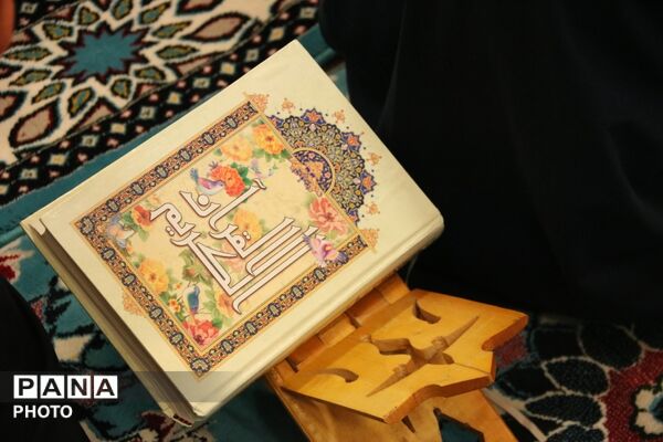 محفل قرآن دانش آموزان یزد با حضور مدیرکل آموزش و پرورش استان یزد