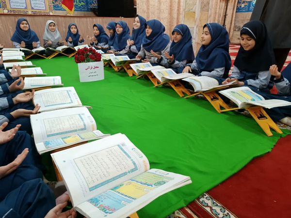 محفل انس با قرآن کریم در دبستان شاهد کوثر
