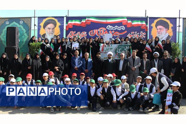 حضور پرشور دانش‌آموزان در راهپیمایی ۱۳آبان منطقه کهریزک 