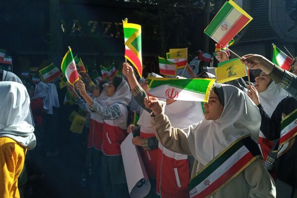 حضور پرشور دختران و پسران شهریار در روز استکبار ستیزی