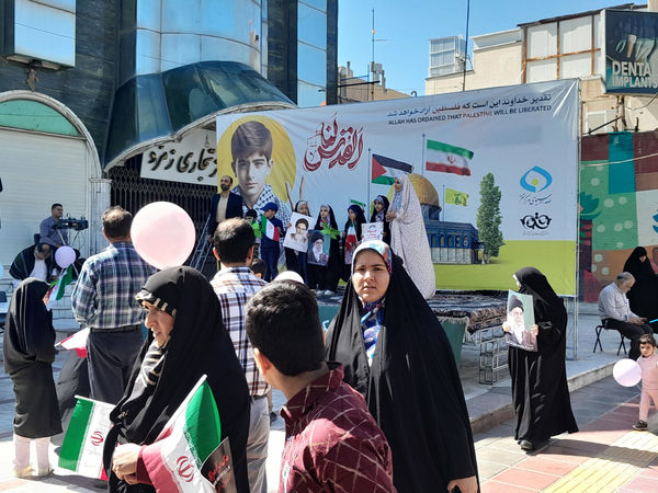 راهپیمایی روز قدس همراه با تشییع پیکر شهید صداقت در قم