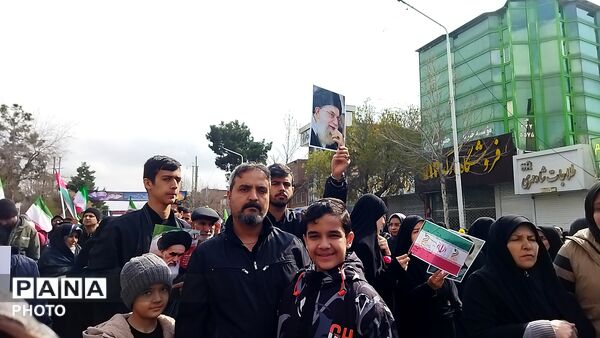 مشت هایی که با فریاد انتقام بالا می آمدند 