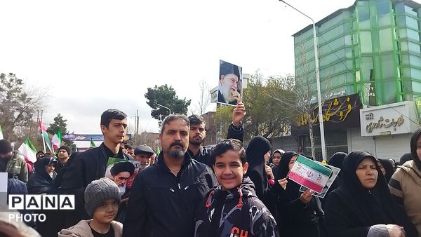 مشت هایی که با فریاد انتقام بالا می آمدند 