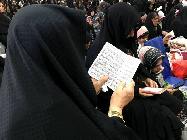 برپایی مراسم دعای عرفه در گلستان شهدای اصفهان