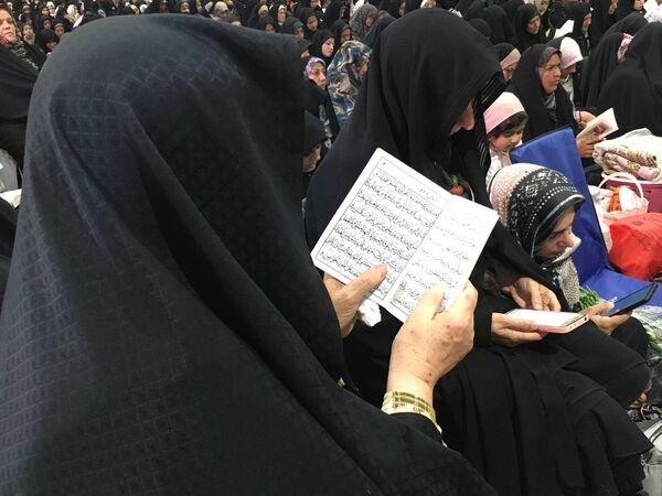 برپایی مراسم دعای عرفه در گلستان شهدای اصفهان