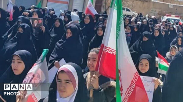 حضور شیرزنان دستجردی و نسل فردای ایران در راهپیمایی