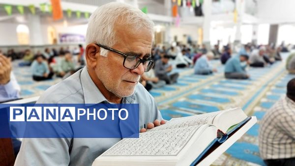 زمزمه دعای عرفه در پارسیان