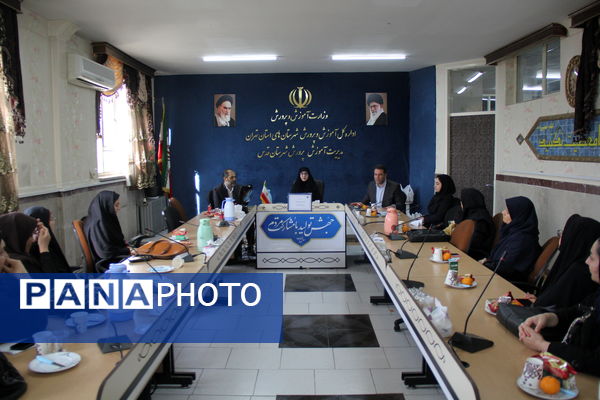 آیین تجلیل از آموزش دهندگان برتر سال 1402 و تبیین نحو کلاسداری 1403