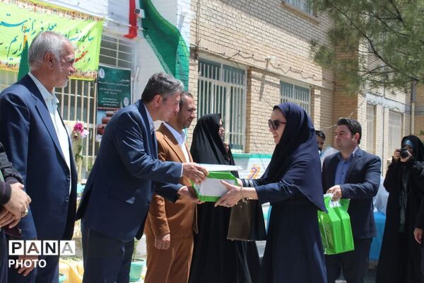 زنگ سپاس معلم در فاروج به صدا در آمد 