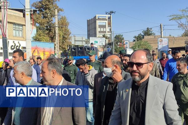 پیشوا یکپارچه علیه استکبار؛ 