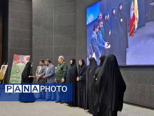 اجتماع بزرگ دانش‌آموزان بسیجی در هفته بسیج