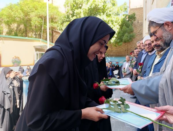 نواختن زنگ سپاس معلم در دبیرستان و دبستان میرزا جعفر سروقد
