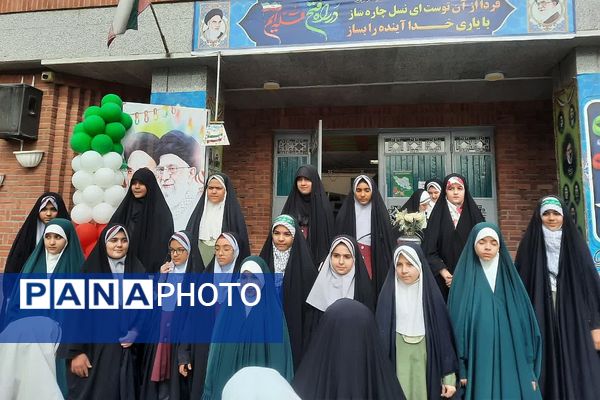 جشن انقلاب در ناحیه دو شهرری با حضور معاون پرورشی و فرهنگی شهرستانهای استان تهران 