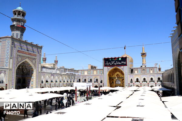 حرم مطهر امام رضا(ع)، میزبان زائران و عزاداران رهبر شهید