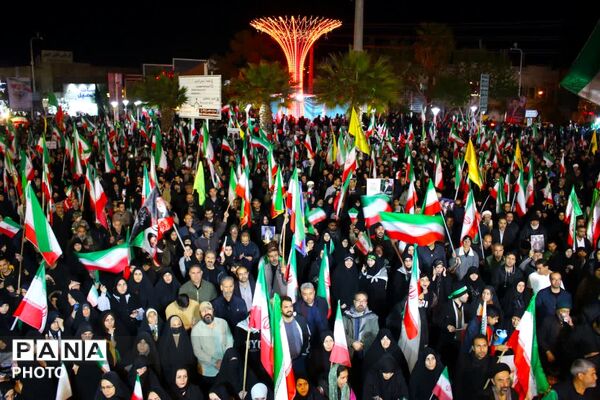 حضور پرشکوه مردم قم در میدان توحید