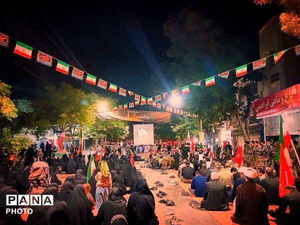 زنده نگه داشتن یاد و خاطره رهبر شهید در تجمعات شبانه