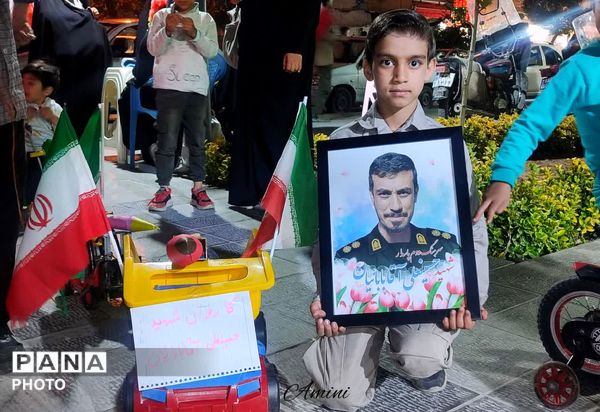 نسل جدید هم پای کار انقلاب هستند