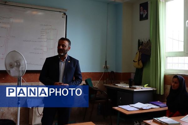 بازدید مدیر آموزش و پرورش شهرستان اسلامشهر از اردوی مطالعاتی دبیرستان دوره دوم فرزانگان اسلامشهر