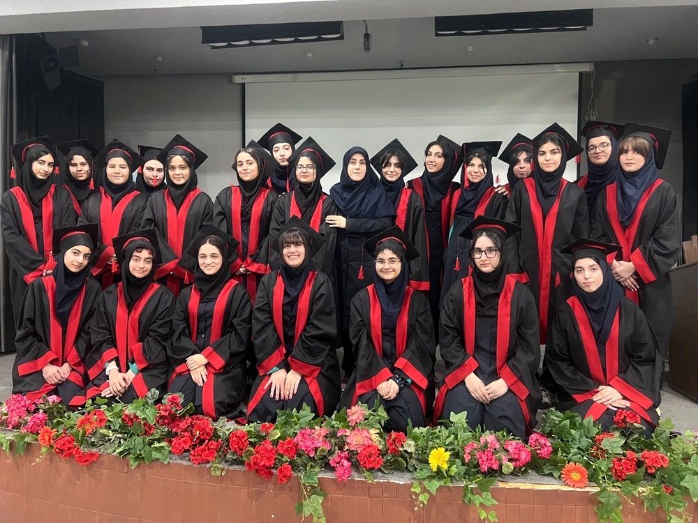 جشن فارغ التحصیلی دانش‌آموزان در میانه حملات اسرائیل 