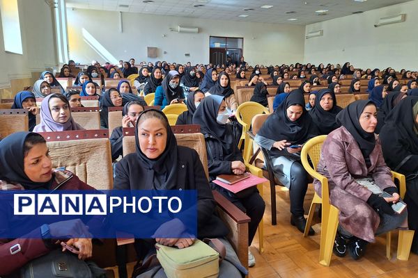 صعود به قله‌های تکنولوژی و فناوری با ارتقا سواد دیجیتال معلمان 