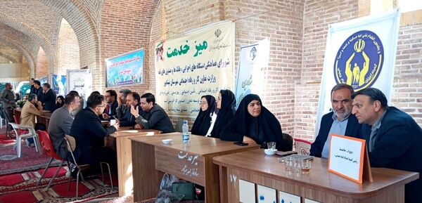 میز خدمت در آخرین نماز جمعه آبان ماه