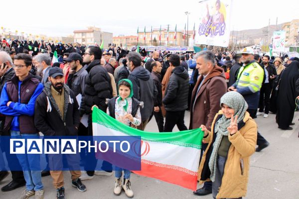 حضور گسترده اقشار مختلف مردم پردیس در راهپیمایی ۲۲ بهمن