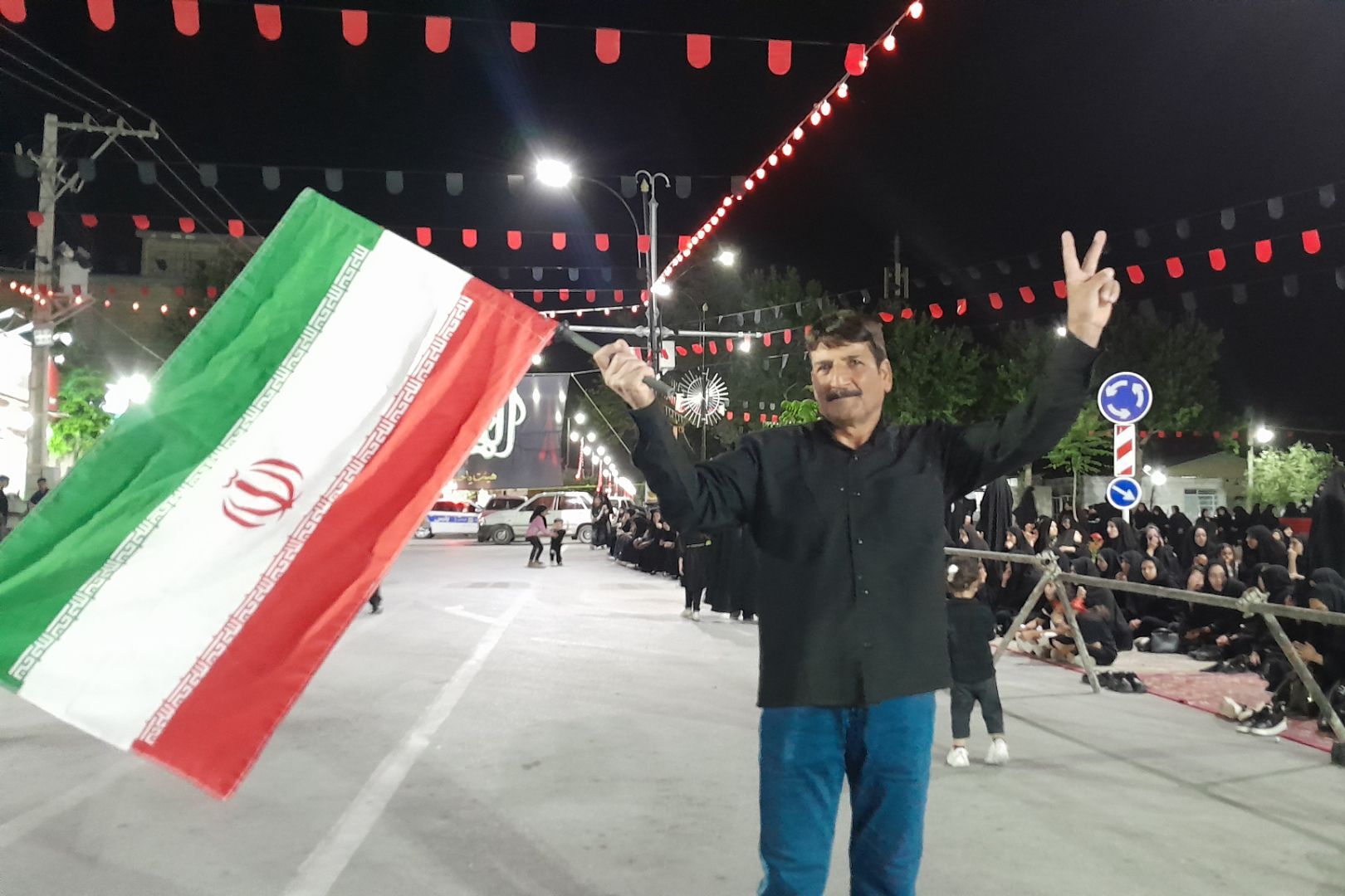 از کربلا تا ایران؛ عزاداران حسینی با پرچم ایران، پیام وحدت و استقامت را فریاد زدند