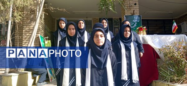 نواختن زنگ آغاز سال تحصیلی در دبیرستان شاهد شهید کلانتری همزمان با سراسر کشور 