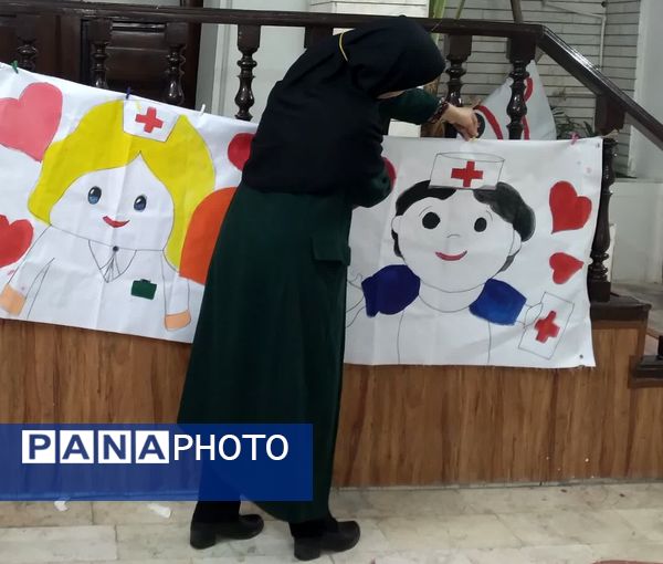 طرح نقاشی گروهی رو پارچه به‌مناسبت روز پرستار در دبستان مبتکران ۳ مشهد