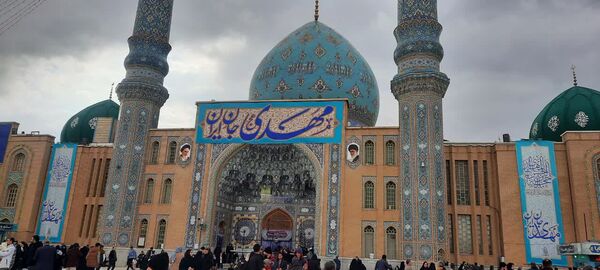 جشن نیمه‌ شعبان با حضور اقشار مختلف مردم در جمکران 