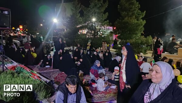 ضیافت رنگارنگ غدیر در ایستگاه خوراکی کرم خونه بابا علی«مسجد المنتظر»